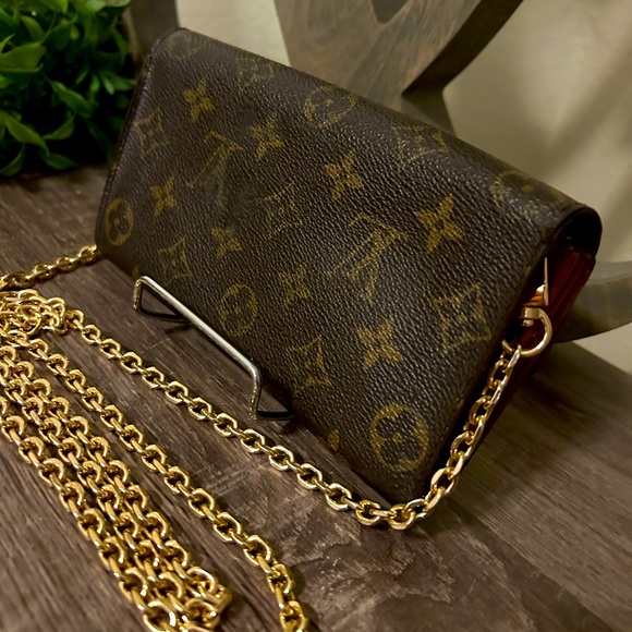 🖤🐻 🩶 Louis Vuitton Monogram LV Logo Crossbody WOC Wallet on Chain Gold Chain - Picture 7 of 16